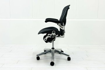 【ポリッシュ脚ピカピカ磨き有！】アーロンチェア 中古 Bサイズ フル装備 タキシードメッシュ ハーマンミラー 肘レバー アルミ脚 レザーアーム Herman Miller Aeron Chair画像