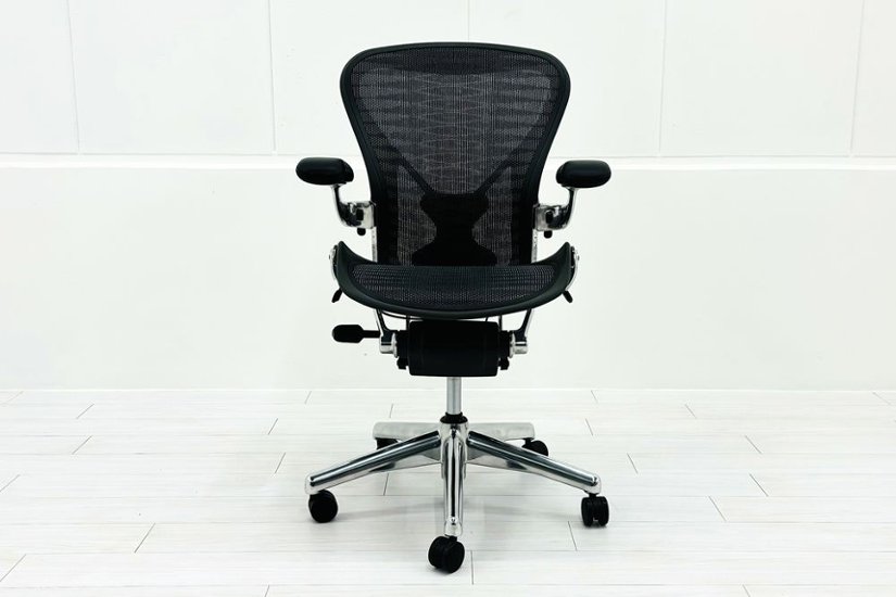 【ポリッシュ脚ピカピカ磨き有！】アーロンチェア 中古 Bサイズ フル装備 タキシードメッシュ ハーマンミラー 肘レバー アルミ脚 レザーアーム Herman Miller Aeron Chair画像