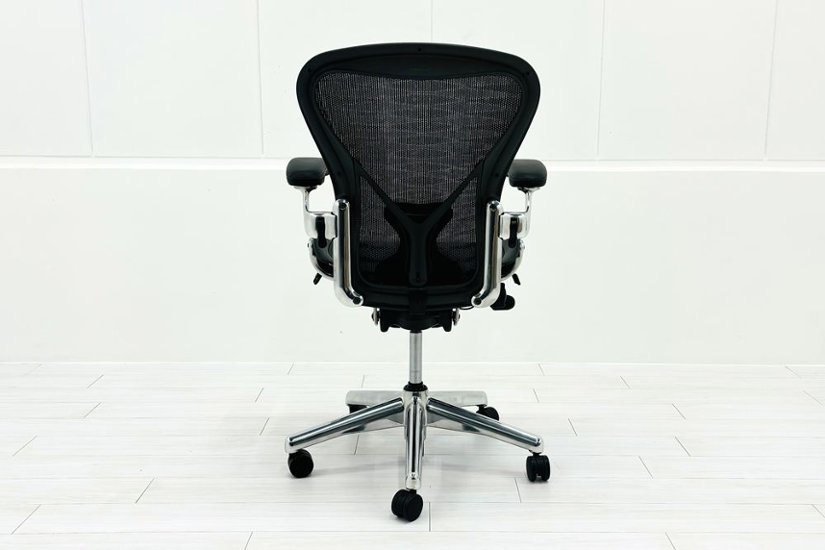 【ポリッシュ脚ピカピカ磨き有！】アーロンチェア 中古 Bサイズ フル装備 タキシードメッシュ ハーマンミラー 肘レバー アルミ脚 レザーアーム Herman Miller Aeron Chair画像