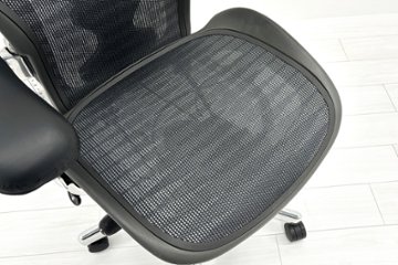 【ポリッシュ脚ピカピカ磨き有！】アーロンチェア 中古 Bサイズ フル装備 タキシードメッシュ ハーマンミラー 肘レバー アルミ脚 レザーアーム Herman Miller Aeron Chair画像