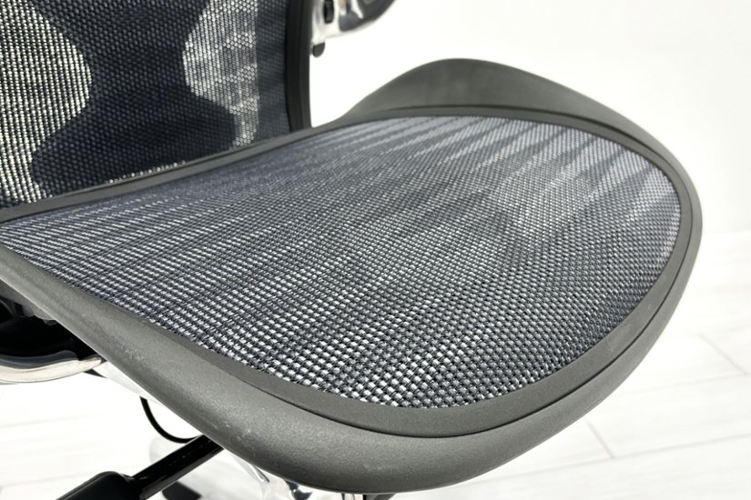 【ポリッシュ脚ピカピカ磨き有！】アーロンチェア 中古 Bサイズ フル装備 タキシードメッシュ ハーマンミラー 肘レバー アルミ脚 レザーアーム Herman Miller Aeron Chair画像