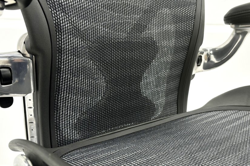 【ポリッシュ脚ピカピカ磨き有！】アーロンチェア 中古 Bサイズ フル装備 タキシードメッシュ ハーマンミラー 肘レバー アルミ脚 レザーアーム Herman Miller Aeron Chair画像