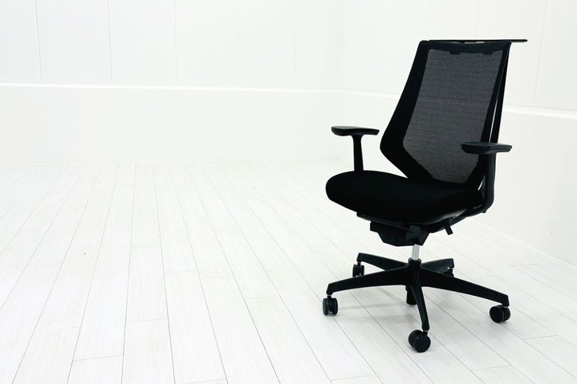 コクヨ デュオラチェア 中古 2017年製 KOKUYO Duora クッション 可動肘 中古オフィス家具 ブラック画像