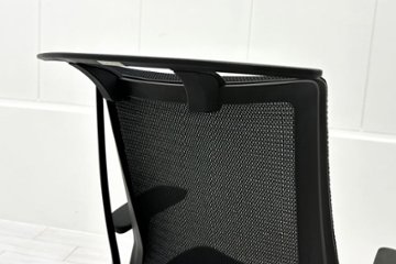 コクヨ デュオラチェア 中古 2017年製 KOKUYO Duora クッション 可動肘 中古オフィス家具 ブラック画像