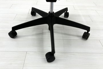 コクヨ デュオラチェア 中古 2017年製 KOKUYO Duora クッション 可動肘 中古オフィス家具 ブラック画像