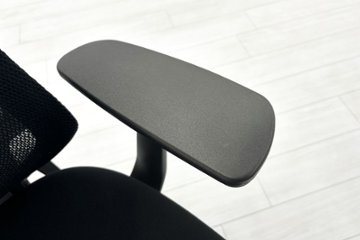 コクヨ デュオラチェア 中古 2017年製 KOKUYO Duora クッション 可動肘 中古オフィス家具 ブラック画像