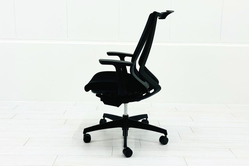 コクヨ デュオラチェア 中古 2017年製 KOKUYO Duora クッション 可動肘 中古オフィス家具 ブラック画像