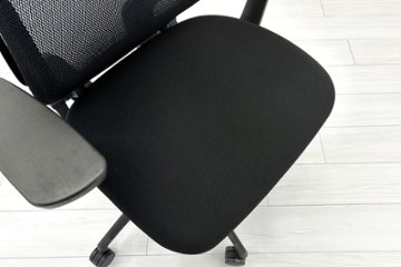 コクヨ デュオラチェア 中古 2017年製 KOKUYO Duora クッション 可動肘 中古オフィス家具 ブラック画像