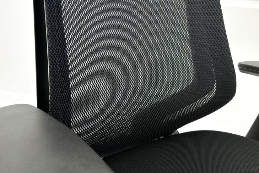 コクヨ デュオラチェア 中古 2017年製 KOKUYO Duora クッション 可動肘 中古オフィス家具 ブラック画像