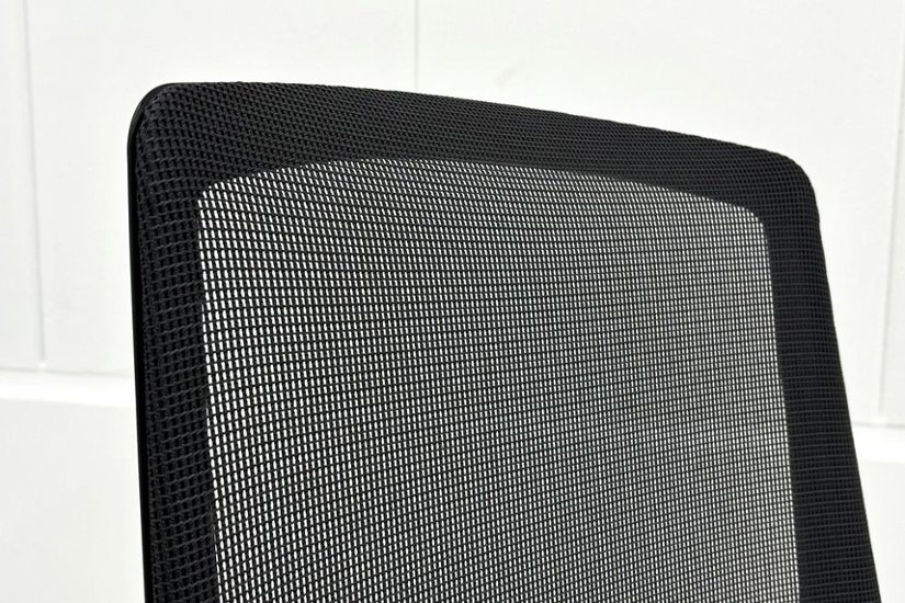 【難あり】オカムラ フィノラチェア 中古 2025年製 Finora メッシュ 中古オフィス家具 可動肘 C787MR F1H2 ミディアムグレー画像