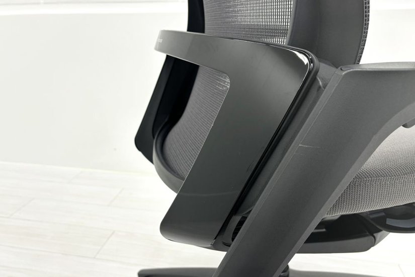 【難あり】オカムラ フィノラチェア 中古 2025年製 Finora メッシュ 中古オフィス家具 可動肘 C787MR F1H2 ミディアムグレー画像
