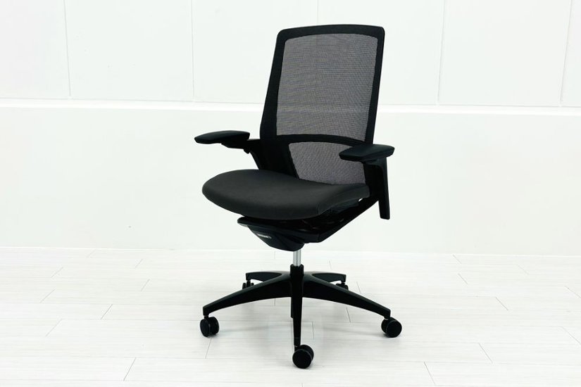 【難あり】オカムラ フィノラチェア 中古 2025年製 Finora メッシュ 中古オフィス家具 可動肘 C787MR F1H2 ミディアムグレー画像