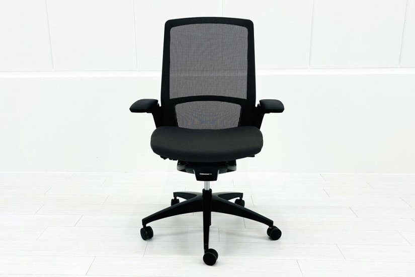 【難あり】オカムラ フィノラチェア 中古 2025年製 Finora メッシュ 中古オフィス家具 可動肘 C787MR F1H2 ミディアムグレー画像