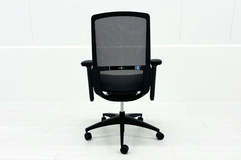【難あり】オカムラ フィノラチェア 中古 2025年製 Finora メッシュ 中古オフィス家具 可動肘 C787MR F1H2 ミディアムグレー画像