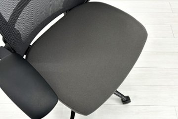 【難あり】オカムラ フィノラチェア 中古 2025年製 Finora メッシュ 中古オフィス家具 可動肘 C787MR F1H2 ミディアムグレー画像