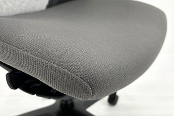 【難あり】オカムラ フィノラチェア 中古 2025年製 Finora メッシュ 中古オフィス家具 可動肘 C787MR F1H2 ミディアムグレー画像