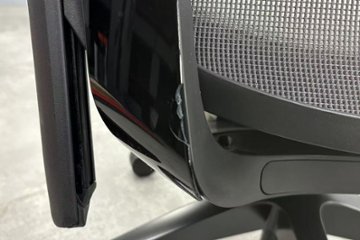 【難あり】オカムラ フィノラチェア 中古 2025年製 Finora メッシュ 中古オフィス家具 可動肘 C787MR F1H2 ミディアムグレー画像