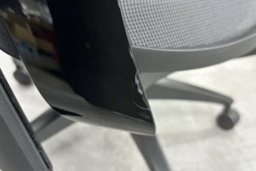 【難あり】オカムラ フィノラチェア 中古 2025年製 Finora メッシュ 中古オフィス家具 可動肘 C787MR F1H2 ミディアムグレー画像