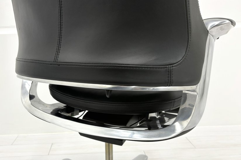 【ポリッシュ脚ピカピカ磨き有！】レオニスチェア LEONIS イトーキ 中古 2020年製 【6脚セット】 役員チェア ハイバック エグゼクティブチェア 中古オフィス家具 レザー画像