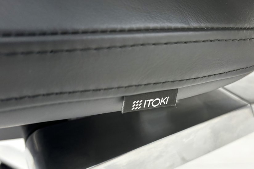 【ポリッシュ脚ピカピカ磨き有！】レオニスチェア LEONIS イトーキ 中古 2020年製 【6脚セット】 役員チェア ハイバック エグゼクティブチェア 中古オフィス家具 レザー画像