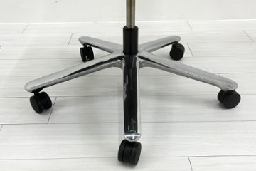 【ポリッシュ脚ピカピカ磨き有！】レオニスチェア LEONIS イトーキ 中古 2020年製 【6脚セット】 役員チェア ハイバック エグゼクティブチェア 中古オフィス家具 レザー画像