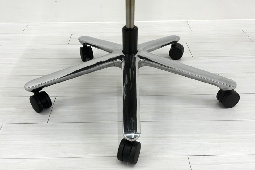 【ポリッシュ脚ピカピカ磨き有！】レオニスチェア LEONIS イトーキ 中古 2020年製 【6脚セット】 役員チェア ハイバック エグゼクティブチェア 中古オフィス家具 レザー画像