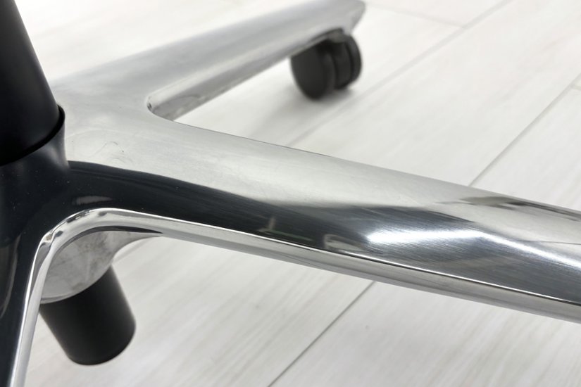 【ポリッシュ脚ピカピカ磨き有！】レオニスチェア LEONIS イトーキ 中古 2020年製 【6脚セット】 役員チェア ハイバック エグゼクティブチェア 中古オフィス家具 レザー画像