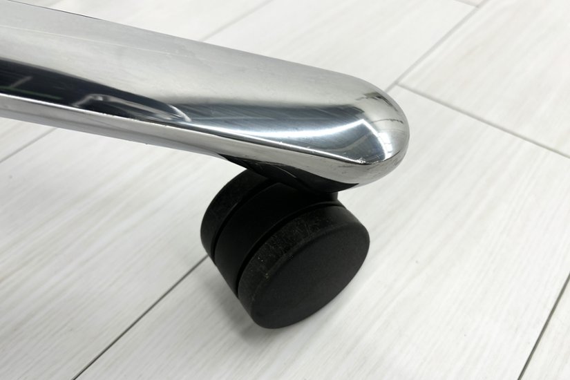 【ポリッシュ脚ピカピカ磨き有！】レオニスチェア LEONIS イトーキ 中古 2020年製 【6脚セット】 役員チェア ハイバック エグゼクティブチェア 中古オフィス家具 レザー画像