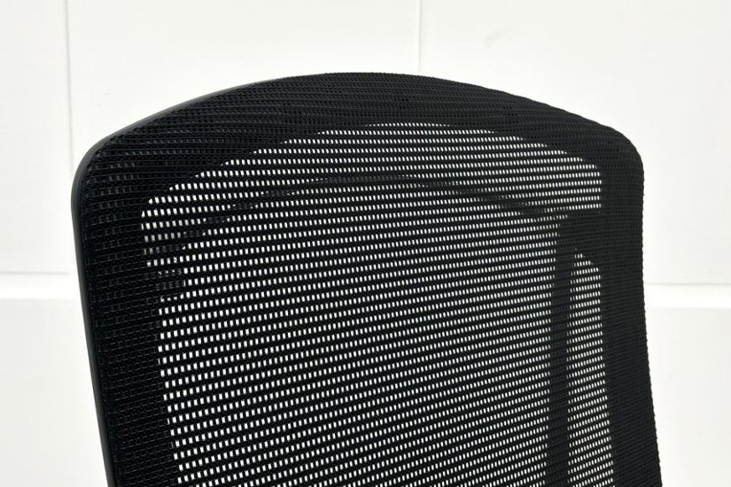 【ポリッシュ脚ピカピカ磨き有！】肘パッド新品交換 コンテッサチェア 中古 オカムラ Contessa 可動肘 中古オフィス家具 ブラック 画像