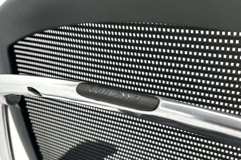 【ポリッシュ脚ピカピカ磨き有！】肘パッド新品交換 コンテッサチェア 中古 オカムラ Contessa 可動肘 中古オフィス家具 ブラック 画像