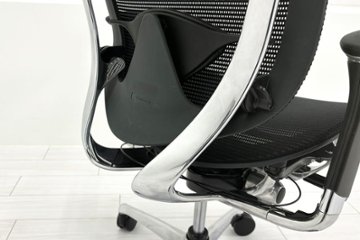 【ポリッシュ脚ピカピカ磨き有！】肘パッド新品交換 コンテッサチェア 中古 オカムラ Contessa 可動肘 中古オフィス家具 ブラック 画像