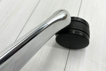 【ポリッシュ脚ピカピカ磨き有！】肘パッド新品交換 コンテッサチェア 中古 オカムラ Contessa 可動肘 中古オフィス家具 ブラック 画像