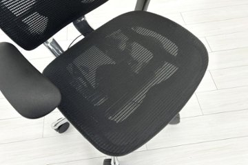 【ポリッシュ脚ピカピカ磨き有！】肘パッド新品交換 コンテッサチェア 中古 オカムラ Contessa 可動肘 中古オフィス家具 ブラック 画像