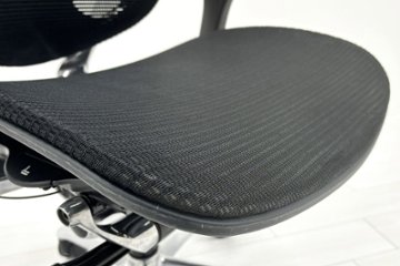 【ポリッシュ脚ピカピカ磨き有！】肘パッド新品交換 コンテッサチェア 中古 オカムラ Contessa 可動肘 中古オフィス家具 ブラック 画像