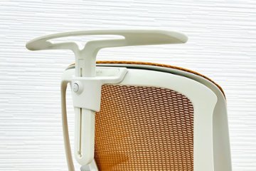 オカムラ シルフィーチェア 中古 2019年製 ハイバック 可動肘 Sylphy 中古オフィス家具 C686XW オレンジ画像