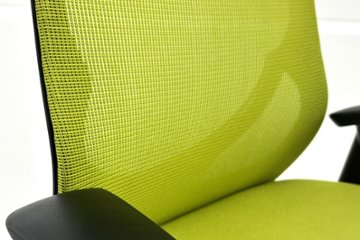 【ポリッシュ脚ピカピカ磨き有！】オカムラ ゼファーチェア 中古 中古オフィス家具 Zephyr 座クッション 背メッシュ 可動肘 グリーン画像