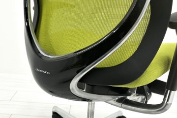 【ポリッシュ脚ピカピカ磨き有！】オカムラ ゼファーチェア 中古 中古オフィス家具 Zephyr 座クッション 背メッシュ 可動肘 グリーン画像