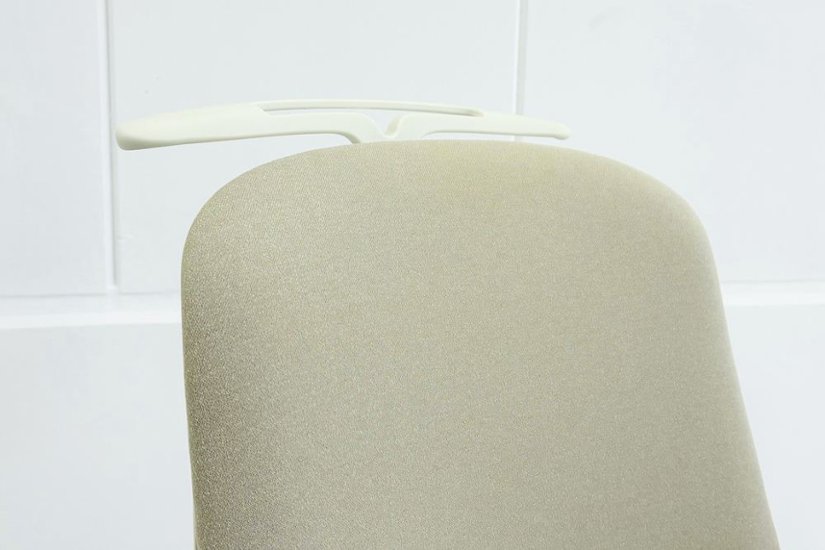 【ポリッシュ脚ピカピカ磨き有！】オカムラ シルフィーチェア 中古 2021年製 ハイバック 可動肘 OKAMURA Sylphy クッション 中古オフィス家具 ベージュ画像