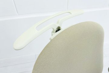 【ポリッシュ脚ピカピカ磨き有！】オカムラ シルフィーチェア 中古 2021年製 ハイバック 可動肘 OKAMURA Sylphy クッション 中古オフィス家具 ベージュ画像