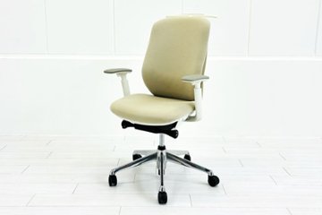 【ポリッシュ脚ピカピカ磨き有！】オカムラ シルフィーチェア 中古 2021年製 ハイバック 可動肘 OKAMURA Sylphy クッション 中古オフィス家具 ベージュ画像