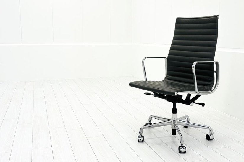 【ポリッシュ脚ピカピカ磨き有！】 イームズ アルミナムグループチェア 2018年製 中古 エグゼクティブチェア チャールズ&レイ・イームズ ハーマンミラー Herman Miller 4226画像