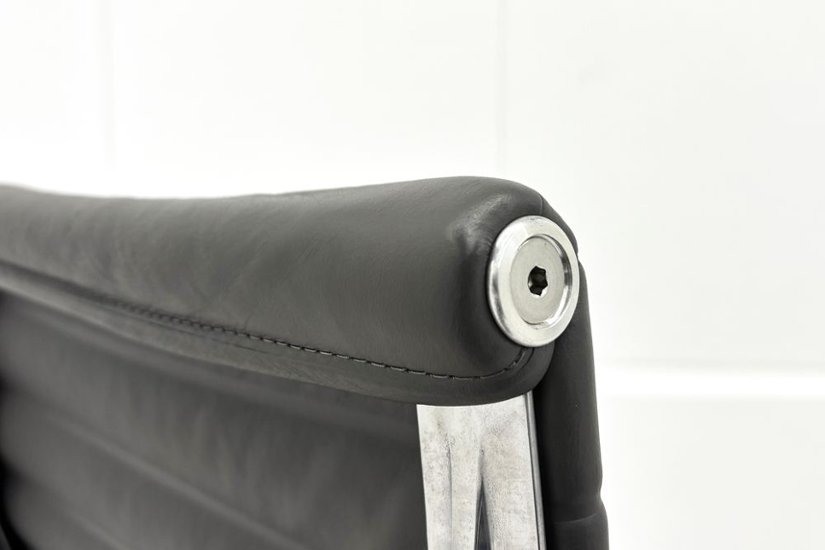 【ポリッシュ脚ピカピカ磨き有！】 イームズ アルミナムグループチェア 2018年製 中古 エグゼクティブチェア チャールズ&レイ・イームズ ハーマンミラー Herman Miller 4226画像