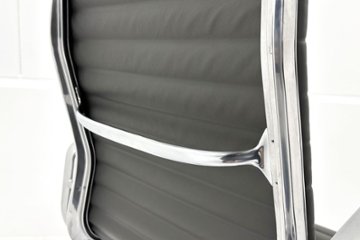 【ポリッシュ脚ピカピカ磨き有！】 イームズ アルミナムグループチェア 2018年製 中古 エグゼクティブチェア チャールズ&レイ・イームズ ハーマンミラー Herman Miller 4226画像