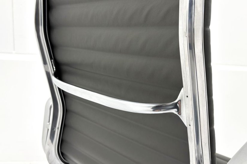 【ポリッシュ脚ピカピカ磨き有！】 イームズ アルミナムグループチェア 2018年製 中古 エグゼクティブチェア チャールズ&レイ・イームズ ハーマンミラー Herman Miller 4226画像