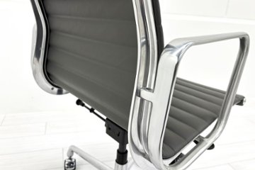 【ポリッシュ脚ピカピカ磨き有！】 イームズ アルミナムグループチェア 2018年製 中古 エグゼクティブチェア チャールズ&レイ・イームズ ハーマンミラー Herman Miller 4226画像