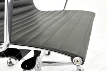 【ポリッシュ脚ピカピカ磨き有！】 イームズ アルミナムグループチェア 2018年製 中古 エグゼクティブチェア チャールズ&レイ・イームズ ハーマンミラー Herman Miller 4226画像