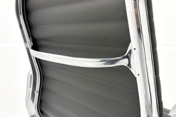 【ポリッシュ脚ピカピカ磨き有！】 イームズ アルミナムグループチェア 2018年製 中古 エグゼクティブチェア チャールズ&レイ・イームズ ハーマンミラー Herman Miller 4227画像