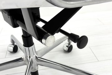 【ポリッシュ脚ピカピカ磨き有！】 イームズ アルミナムグループチェア 2018年製 中古 エグゼクティブチェア チャールズ&レイ・イームズ ハーマンミラー Herman Miller 4227画像