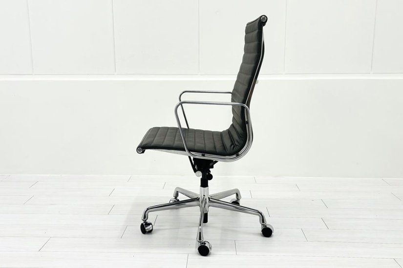 【ポリッシュ脚ピカピカ磨き有！】 イームズ アルミナムグループチェア 2018年製 中古 エグゼクティブチェア チャールズ&レイ・イームズ ハーマンミラー Herman Miller 4227画像