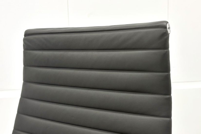 【ポリッシュ脚ピカピカ磨き有！】 イームズ アルミナムグループチェア 2018年製 中古 エグゼクティブチェア チャールズ&レイ・イームズ ハーマンミラー Herman Miller 4228画像